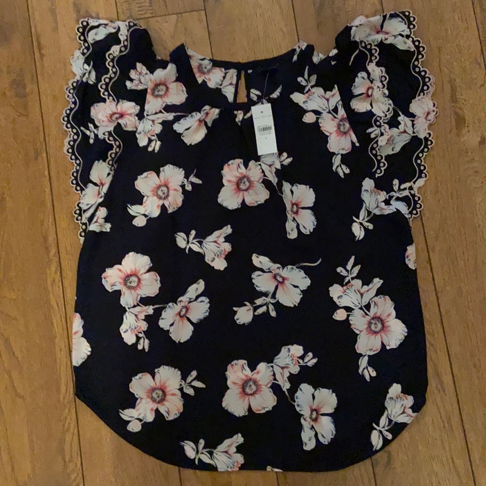 NWT Floral Ruffled Sleeve Blouse